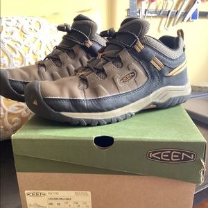 Men’s Keen Cascade shoes
